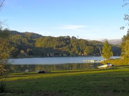 Lago con servizio noleggio di sup, canoe, pedalo