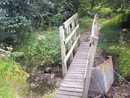 Walk bridge from footpaths