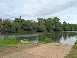 Lovely position next to the river