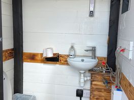 Tidy toilet