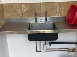 Good equipped wash up room