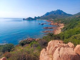 Scogliera a nord del camping