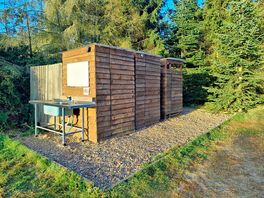 Toilet/shower block