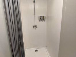 Lovely clean and well stocked showers. with the bonus of free shower gel, shampoo and conditioner