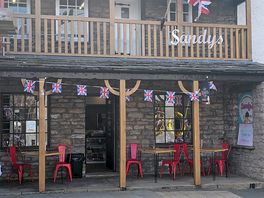 Sandys ice cream shop coffees too