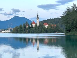 View from the edge of the campsite across the lake, stunning scenery.