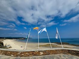 Praia de llas, just a few minutes walk away, also has parking near the beach