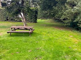 Picnic table