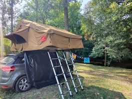 Emplacement très sympa au bord de la rivière.