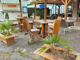 Bar and snack bar