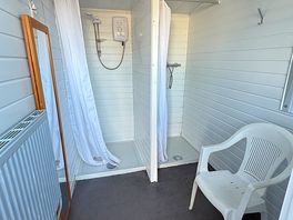 Men’s shower room