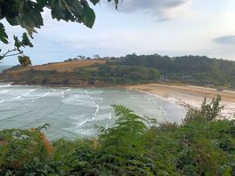 A great short walk from bay view camping to maenporth beach.