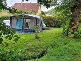 Au bord d'un petit ruisseau.
