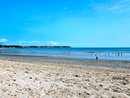 Oxwich bay or is it abroad - couldnt tell the difference! take lots of suncream and after sun!!