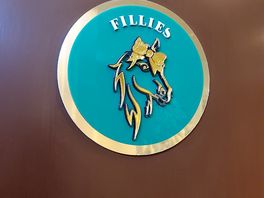 Fillies to the left...