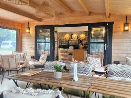 The lovely cafe!