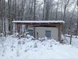 Approach to the camper. Winter.