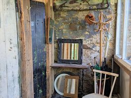 Artwork and seating near showers