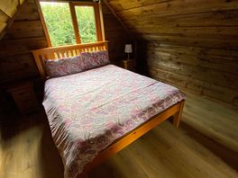 Bedroom with side drawers