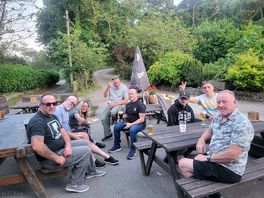 Pub 10 minutes walk