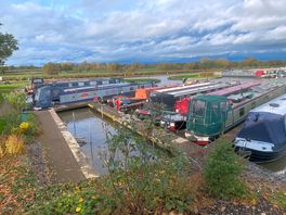 Narrow boats everywhere