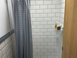 Men’s shower