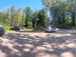 Parking close to campsite with trolleys provided so you can take all your gear to your pitch