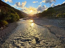 Stunning riverside location