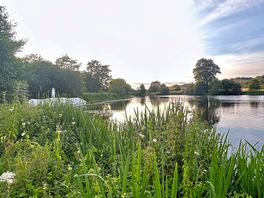 Walk round lake