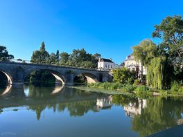 Pretty town features