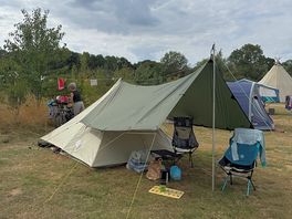 It was quite hot so we had to install the awning af te small tent