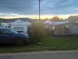 Und das eigene auto kann vor wohnwagen geparkt werden super.