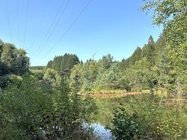 Petit lac en bas du camping