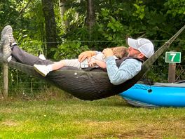 Hammock on the pitch