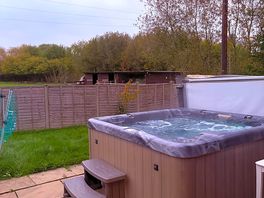 Cherry lodge garden and hot tub