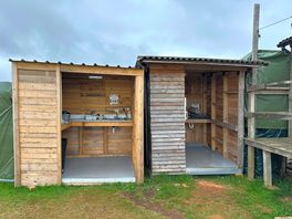 Washing up stations