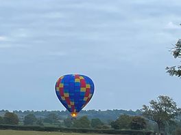 Hot air balloon landing
