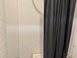 Unisex shower