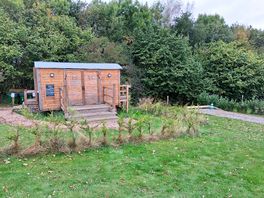 Toilet & shower block