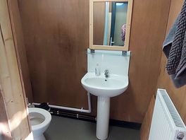 Warm radiators in the bathrooms were an absolute delight!