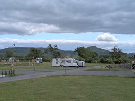 Nice cafe on site with good food