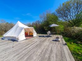 Drain Du bell tent on the platform