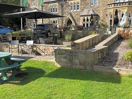 Tarn house beer garden