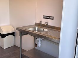 Spotless sinks