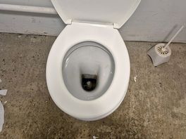 1 of the 2 disgusting toilets