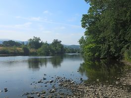 Offers dyke path