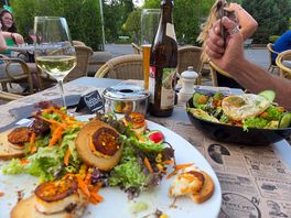 Eten bij het restaurant