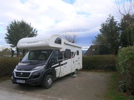 Nice level pitch with hedging for privacy