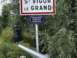 Start of river walk, just outside campsite.