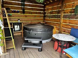 Clean hot tub. already on when we arrived